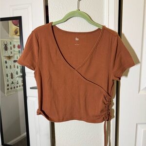 kohls SO cropped v-neck wrapped tie shirt